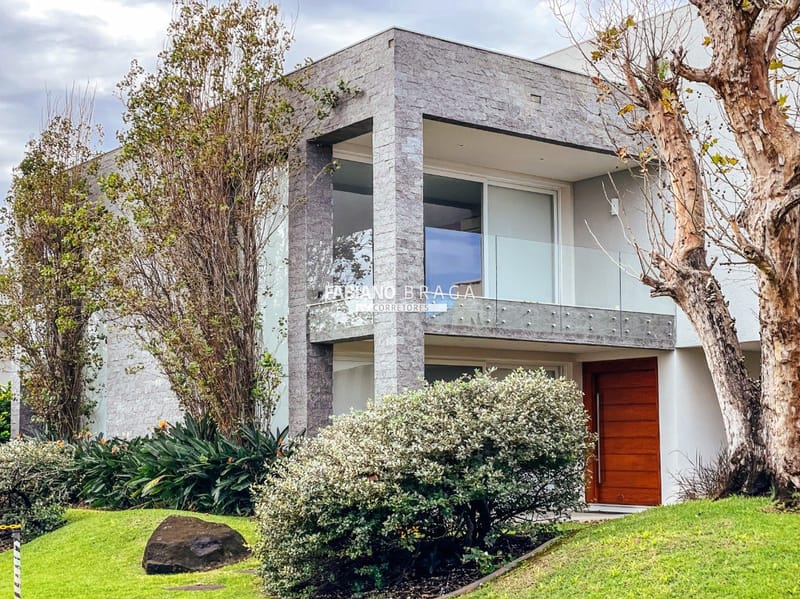 Sobrado com 372m², 5 dormitórios, 5 suítes, 2 vagas, La Plage em Xangri-Lá