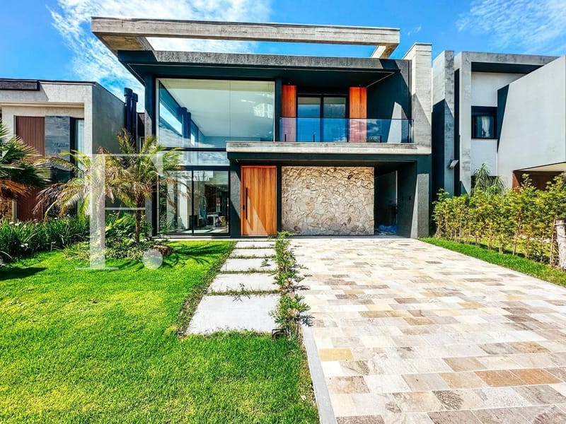 Sobrado com 242m², 4 dormitórios, 4 suítes, 2 vagas, Sunset em Xangri-Lá