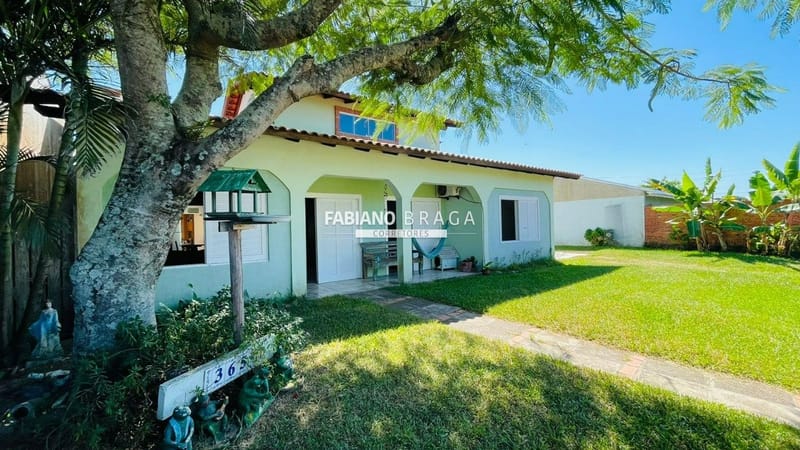Casa com 180m², 5 dormitórios, 1 suíte, no bairro Atlântida em Xangri-Lá
