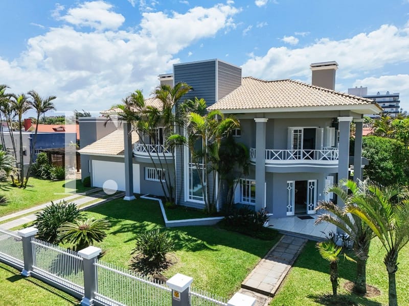 Casa com 309m², 4 dormitórios, 4 suítes, 2 vagas, no bairro Atlântida em Xangri-Lá