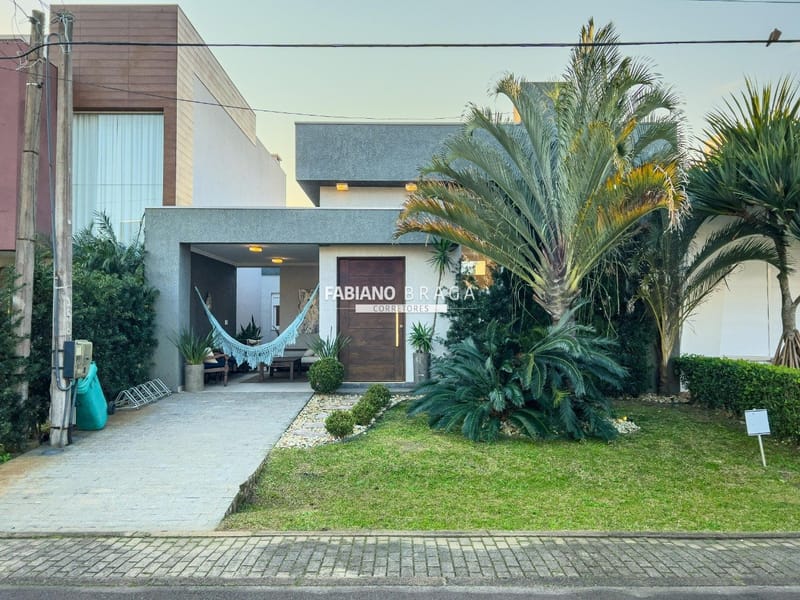 Casa Condomínio com 155m², 3 dormitórios, 3 suítes, 2 vagas, Las Palmas em Xangri-Lá
