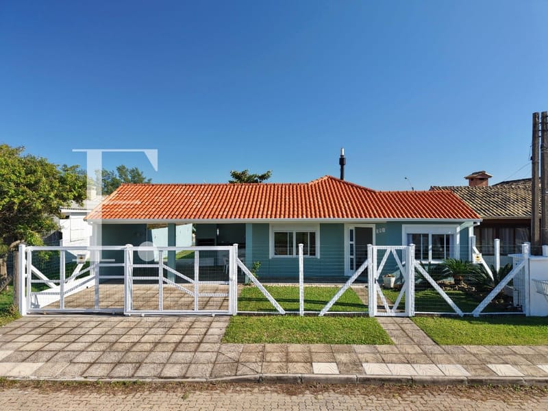 Casa com 125m², 3 dormitórios, 1 suíte, 2 vagas, no bairro Maristela em Xangri-Lá