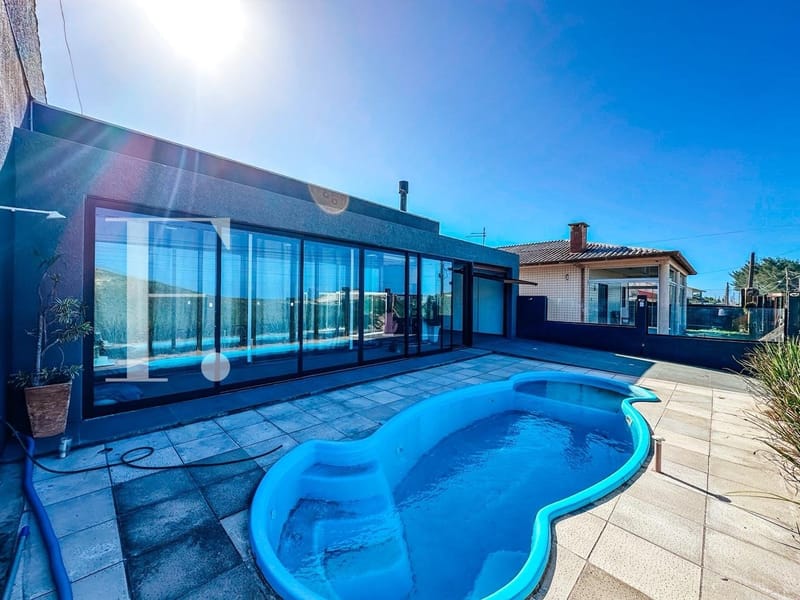Casa com 140m², 3 dormitórios, 2 suítes, 4 vagas, no bairro Noiva do Mar em Xangri-Lá