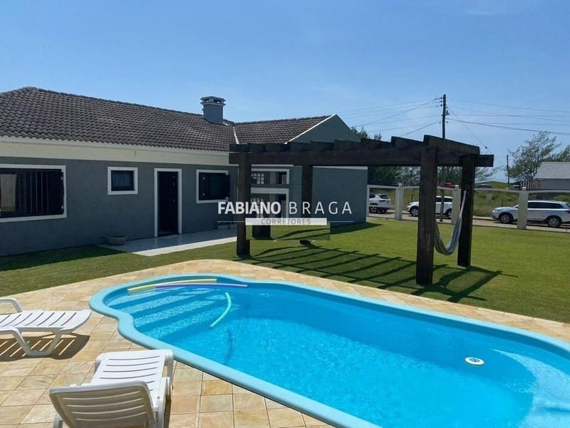 Casa com 153m², 3 dormitórios, 1 suíte, 2 vagas, no bairro Noiva do Mar em Xangri-Lá