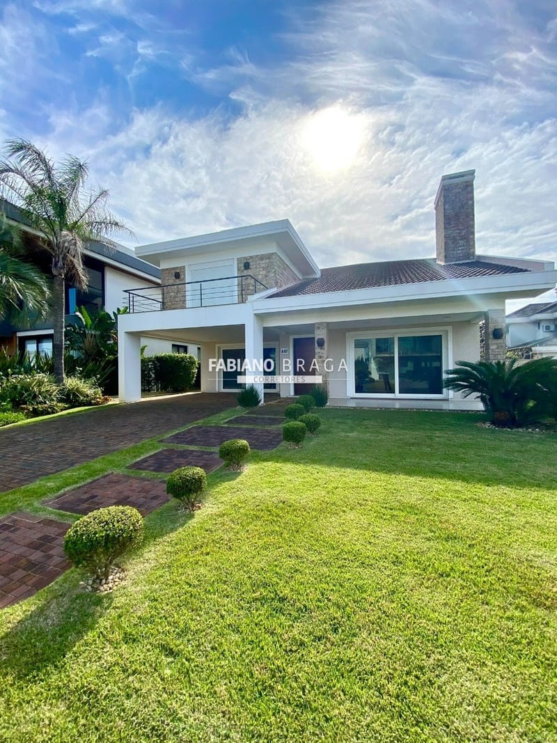 Sobrado com 350m², 5 dormitórios, 5 suítes, 2 vagas, Playa Vista em Xangri-Lá