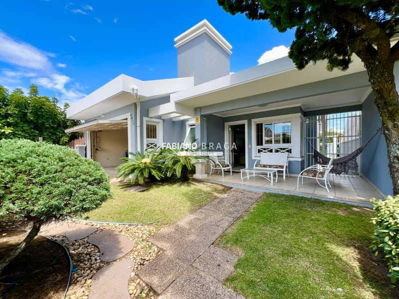 Casa com 153m², 3 dormitórios, 1 suíte, 2 vagas, no bairro Centro em Xangri-Lá