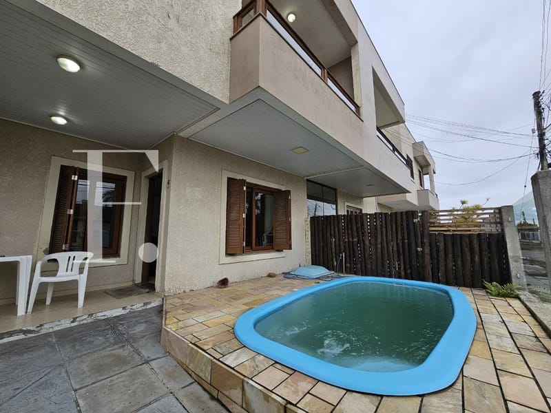 Casa com 125m², 3 dormitórios, 1 suíte, 1 vaga, no bairro Centro em Xangri-Lá