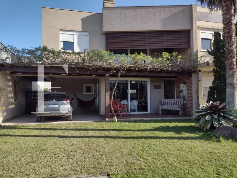 Sobrado com 128m², 3 dormitórios, 1 suíte, 2 vagas, Las Palmas em Xangri-Lá