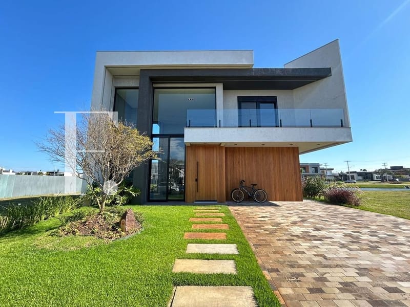 Sobrado com 230m², 4 dormitórios, 4 suítes, 2 vagas, Sunset em Xangri-Lá