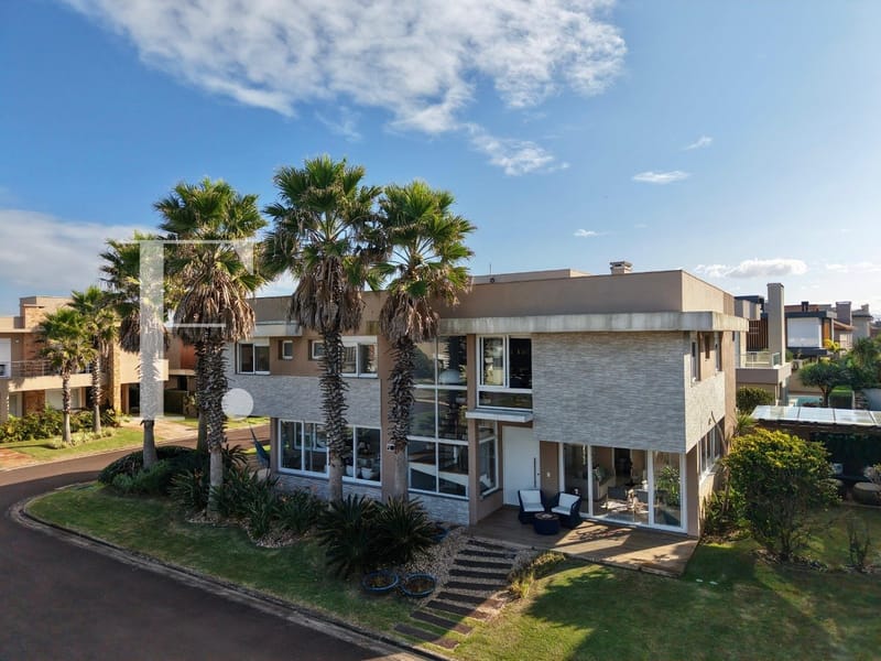 Sobrado com 380m², 10 dormitórios, 8 suítes, 2 vagas, Playa Vista em Xangri-Lá