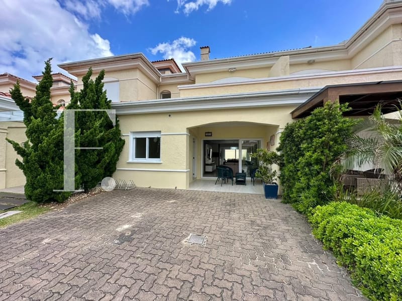 Sobrado com 170m², 4 dormitórios, 2 suítes, 2 vagas, Villas Resort em Xangri-Lá