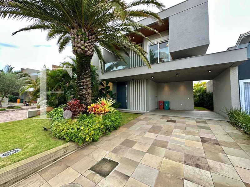 Sobrado com 238m², 4 dormitórios, 4 suítes, 2 vagas, Condado de Capão em Capão da Canoa