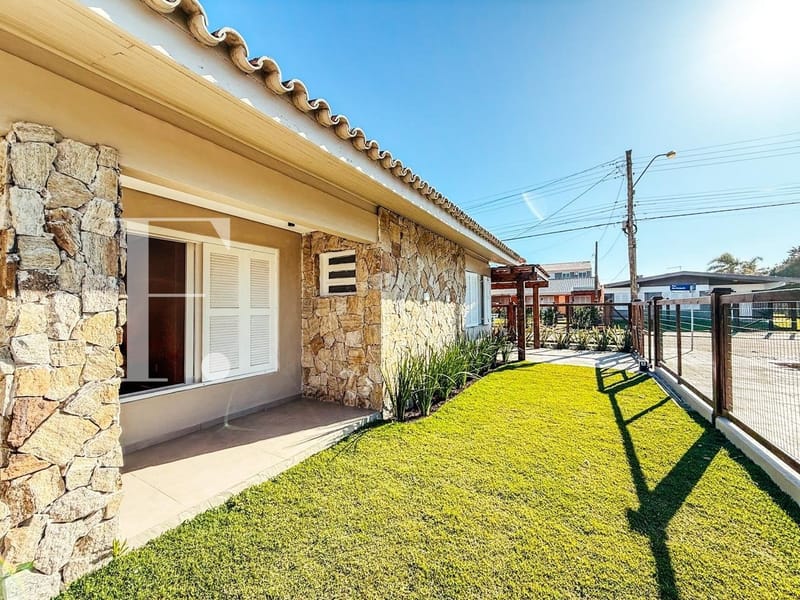 Casa com 100m², 3 dormitórios, 1 vaga, no bairro Centro em Xangri-Lá