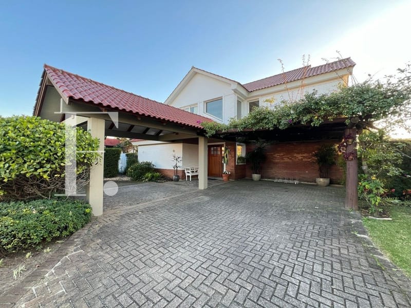Sobrado com 287m², 5 dormitórios, 5 suítes, 2 vagas, Green Village Golf Club em Xangri-Lá