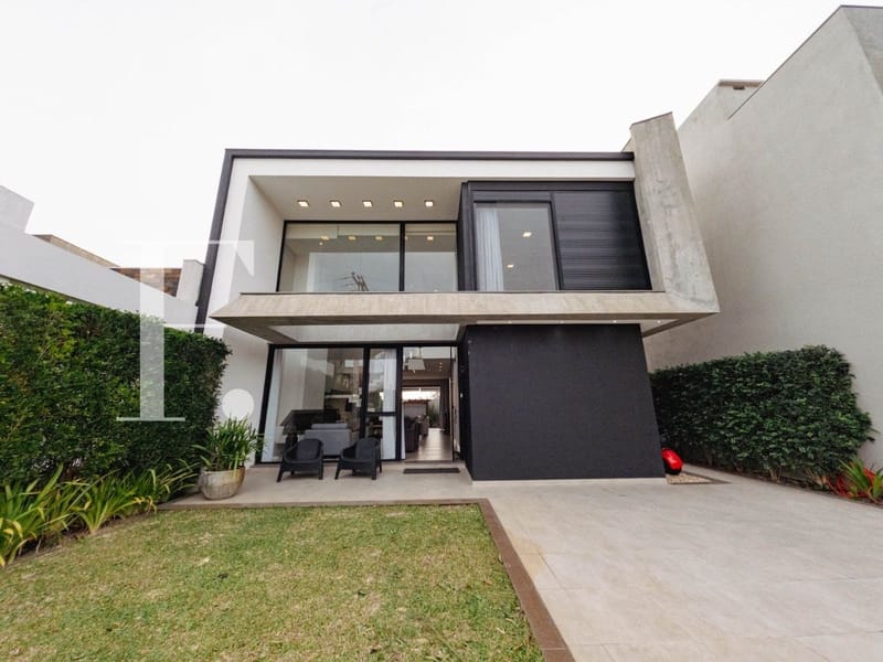 Sobrado com 253m², 4 dormitórios, 4 suítes, 4 vagas, Malibu em Xangri-Lá