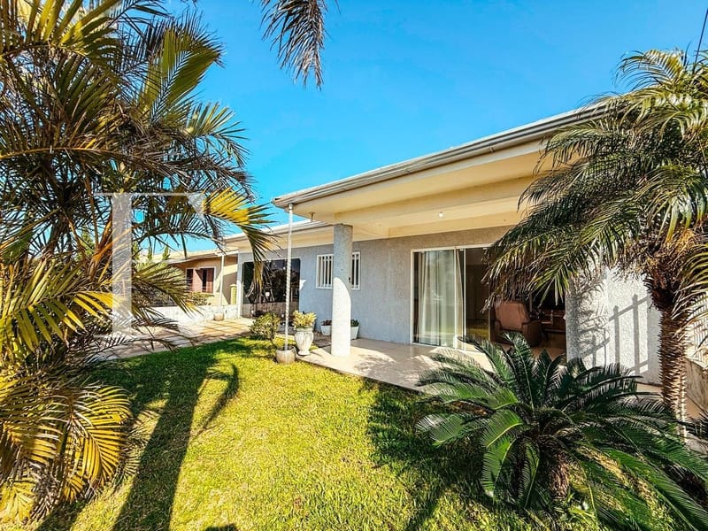 Casa com 120m², 2 dormitórios, 1 suíte, 2 vagas, no bairro Noiva do Mar em Xangri-Lá