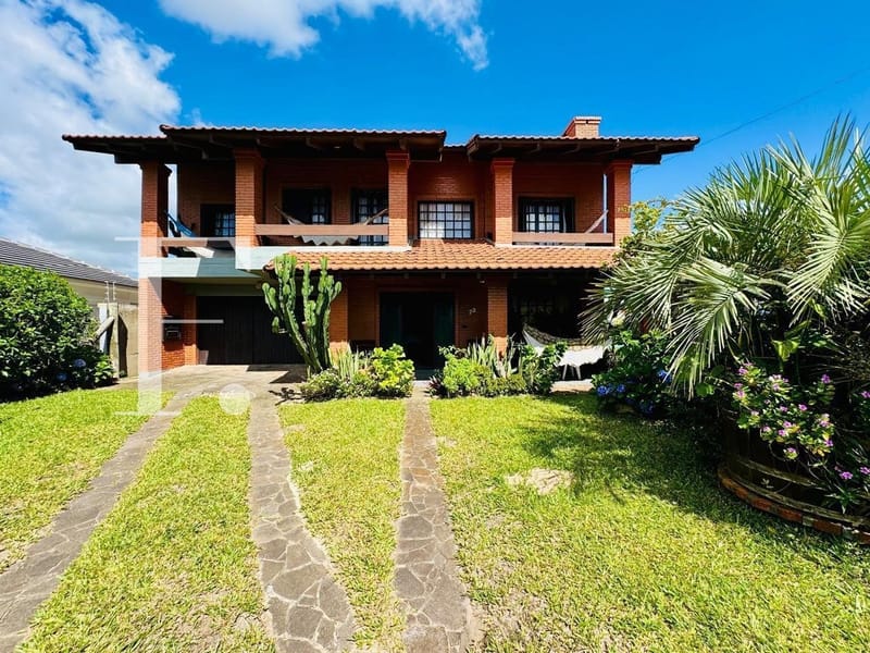 Casa com 267m², 5 dormitórios, 1 suíte, 3 vagas, no bairro Praia Maristela em Xangri-Lá