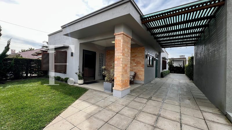 Casa com 197m², 4 dormitórios, 2 suítes, 2 vagas, no bairro Centro em Xangri-Lá
