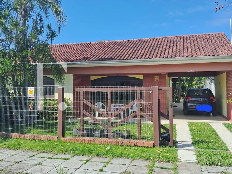 Casa com 143m², 3 dormitórios, 1 suíte, 2 vagas, no bairro Centro em Xangri-Lá