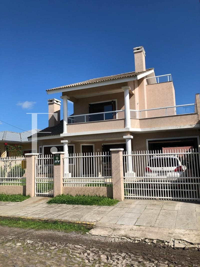 Casa com 180m², 4 dormitórios, 1 suíte, 3 vagas, no bairro Centro em Xangri-Lá