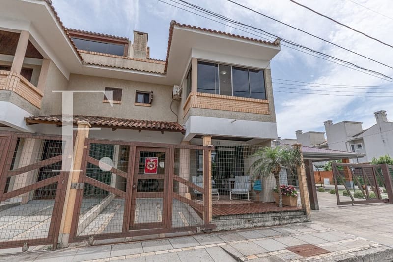 Casa com 213m², 2 dormitórios, 2 suítes, 1 vaga, Village Green em Xangri-Lá