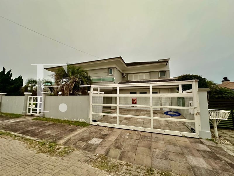 Casa com 436m², 6 dormitórios, 3 suítes, 4 vagas, no bairro Noiva do Mar em Xangri-Lá
