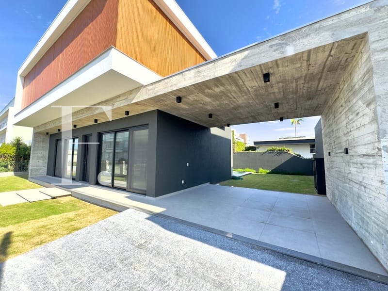 Casa com 250m², 4 dormitórios, 4 suítes, 2 vagas, no bairro Atlântida em Xangri-Lá