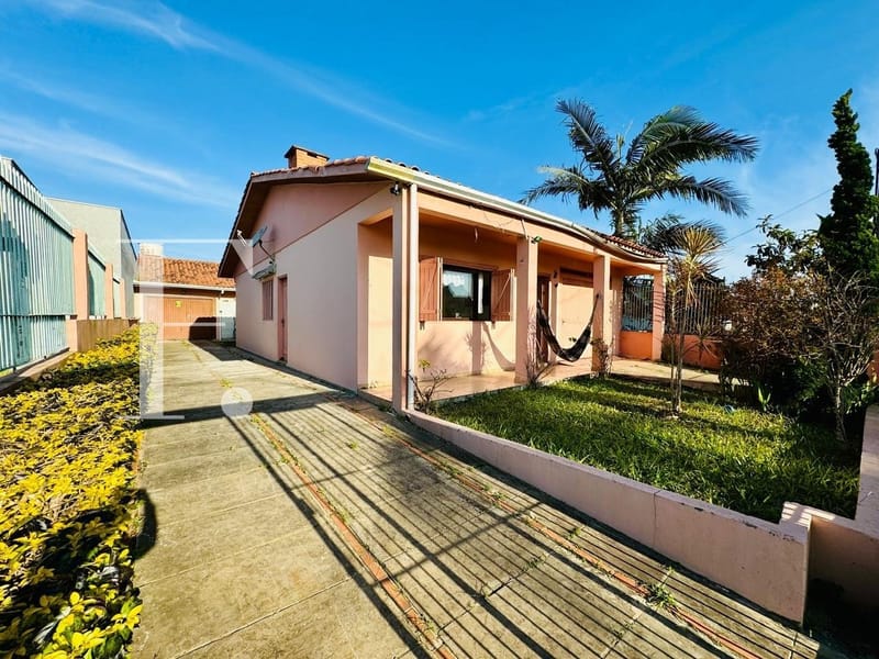 Casa com 180m², 4 dormitórios, 2 vagas, no bairro Rainha do Mar em Xangri-Lá