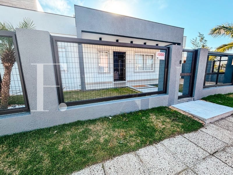 Casa com 140m², 2 dormitórios, 2 suítes, 2 vagas, no bairro Noiva do Mar em Xangri-Lá
