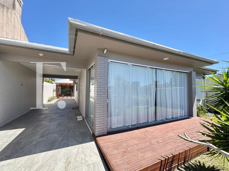 Casa com 118m², 3 dormitórios, 2 suítes, 2 vagas, no bairro Remanso em Xangri-Lá