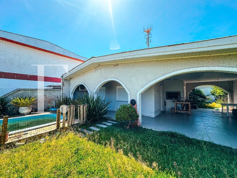 Casa com 195m², 4 dormitórios, 1 suíte, 3 vagas, no bairro Rainha do Mar em Xangri-Lá
