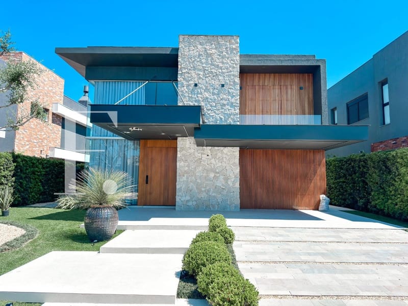 Sobrado com 265m², 5 dormitórios, 5 suítes, 2 vagas, Malibu em Xangri-Lá