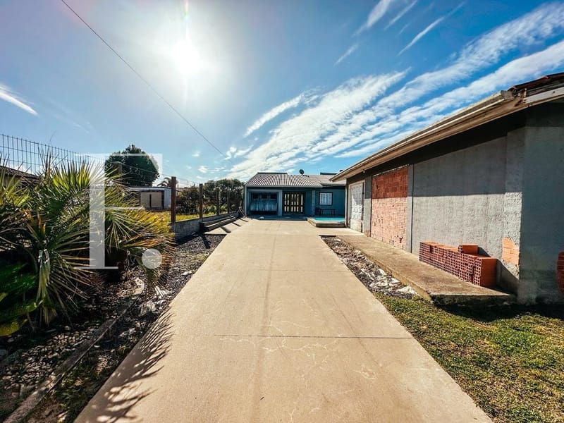 Casa com 80m², 2 dormitórios, 4 vagas, no bairro Centro em Xangri-Lá