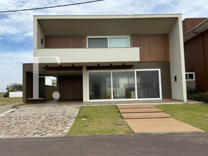 Sobrado com 350m², 4 dormitórios, 4 suítes, 4 vagas, Atlântico Villas Club em Atlântida Sul