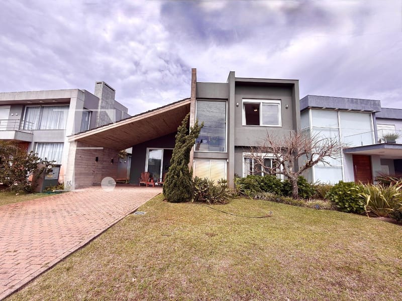 Sobrado com 250m², 4 dormitórios, 4 suítes, 2 vagas, Riviera em Xangri-Lá