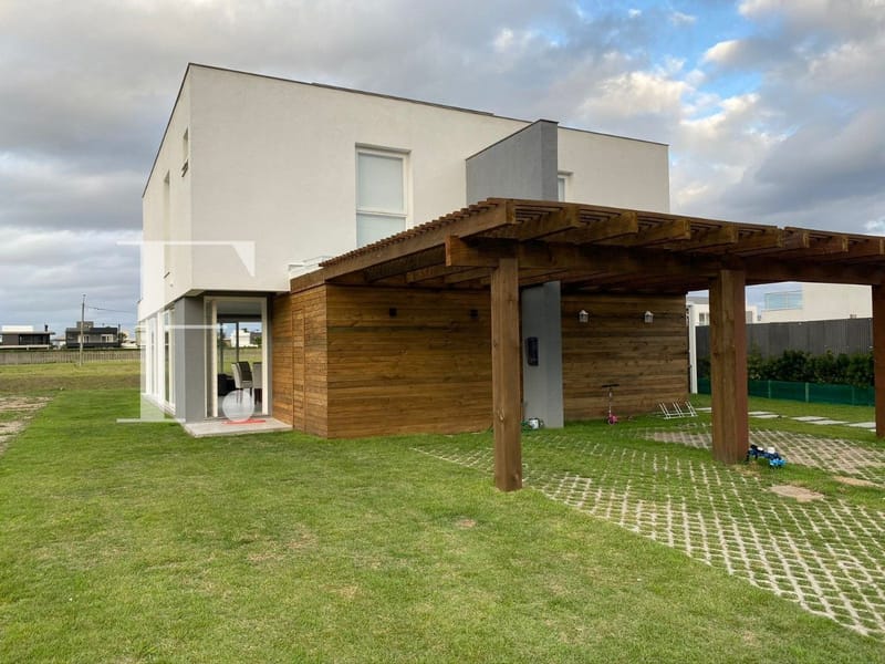 Casa Condomínio com 141m², 3 dormitórios, 1 suíte, 2 vagas, One Atlântida Houses em Xangri-Lá