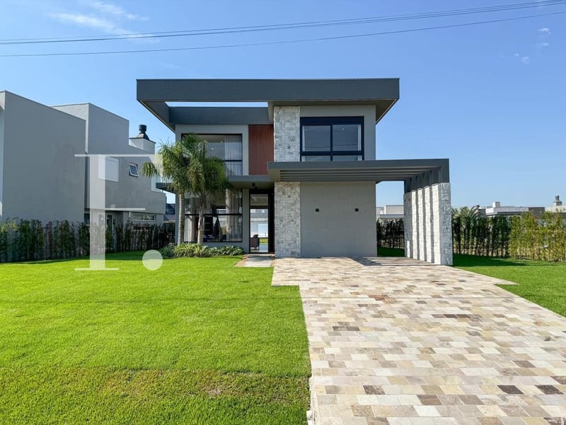 Sobrado com 230m², 5 dormitórios, 5 suítes, 2 vagas, Riviera em Xangri-Lá