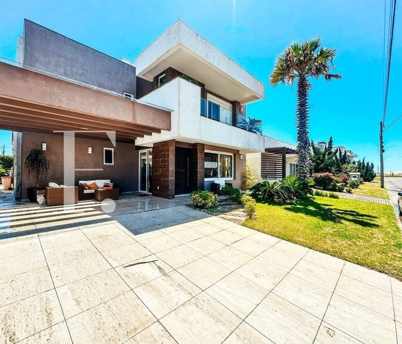 Sobrado com 300m², 4 dormitórios, 4 suítes, 2 vagas, Atlântico Villas Club em Atlântida Sul