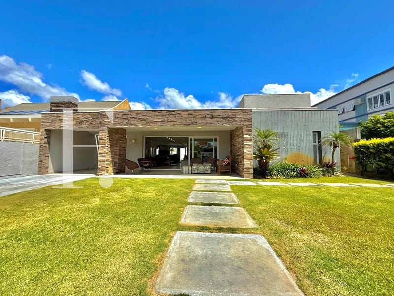 Casa com 282m², 4 dormitórios, 4 suítes, no bairro Atlântida em Xangri-Lá