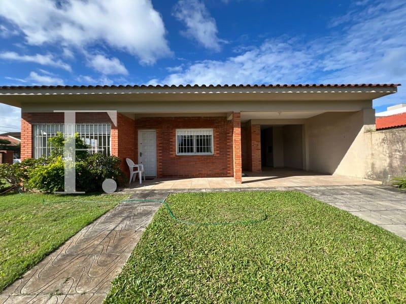 Casa com 257m², 7 dormitórios, 2 suítes, 3 vagas, no bairro Atlântida em Xangri-Lá