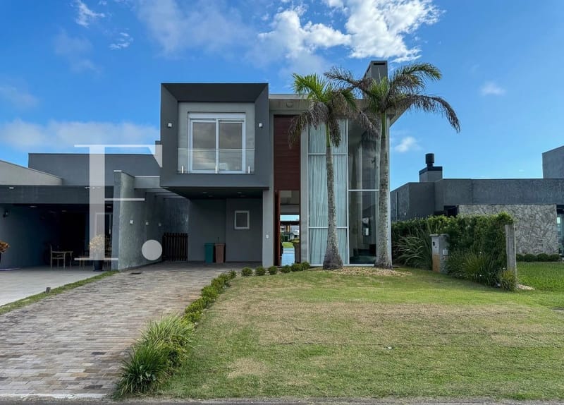 Sobrado com 214m², 4 dormitórios, 4 suítes, 2 vagas, Riviera em Xangri-Lá