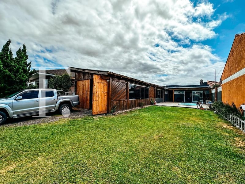 Casa com 360m², 3 dormitórios, 2 vagas, no bairro Rainha do Mar em Xangri-Lá