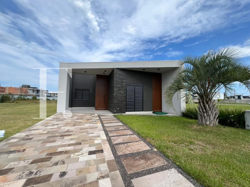 Casa com 170m², 4 dormitórios, 4 suítes, 2 vagas, Boulevard em Xangri-Lá