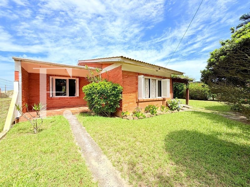Casa com 176m², 3 dormitórios, 1 suíte, 2 vagas, no bairro Rainha do Mar em Xangri-Lá