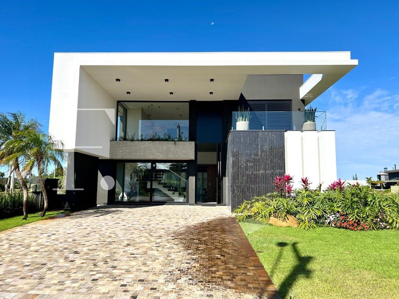 Sobrado com 405m², 5 dormitórios, 5 suítes, 2 vagas, Sense em Xangri-Lá