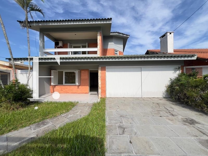 Casa com 202m², 4 dormitórios, 1 suíte, 2 vagas, no bairro Centro em Xangri-Lá