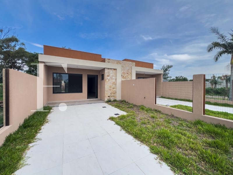 Casa com 99m², 2 dormitórios, 1 vaga, no bairro Remanso em Xangri-Lá