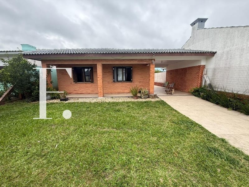 Casa com 170m², 3 dormitórios, 1 suíte, 2 vagas, no bairro Centro em Xangri-Lá