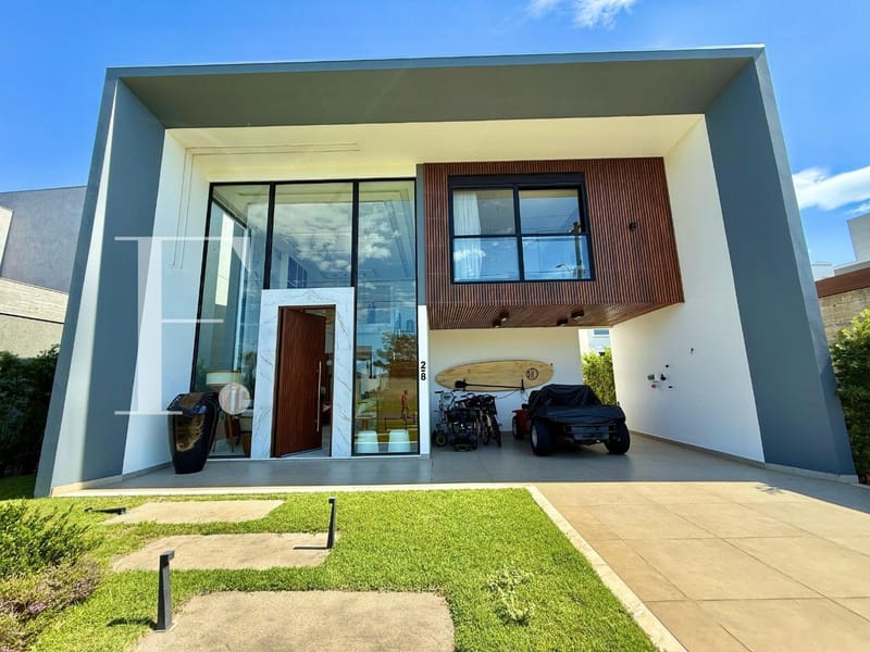 Sobrado com 252m², 4 dormitórios, 4 suítes, 2 vagas, Riviera em Xangri-Lá