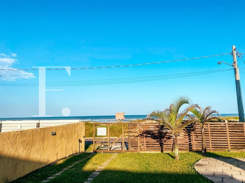 Casa com 68m², 2 dormitórios, 2 vagas, no bairro Noiva do Mar em Xangri-Lá
